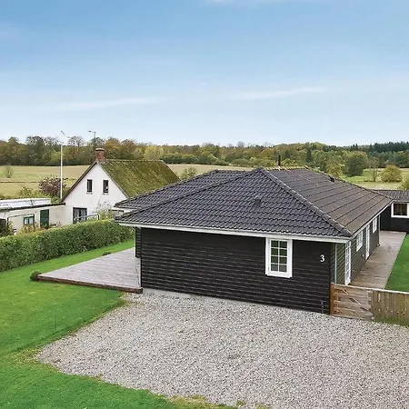 Three-bedroom Holiday In * Faxe